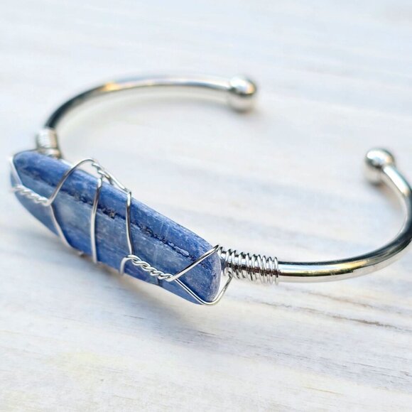 Blue Kyanite ✦ Wire Wrap Cuff ✦ 925 Silver Over Copper Raw Crystal Centerpiece - Picture 6 of 9